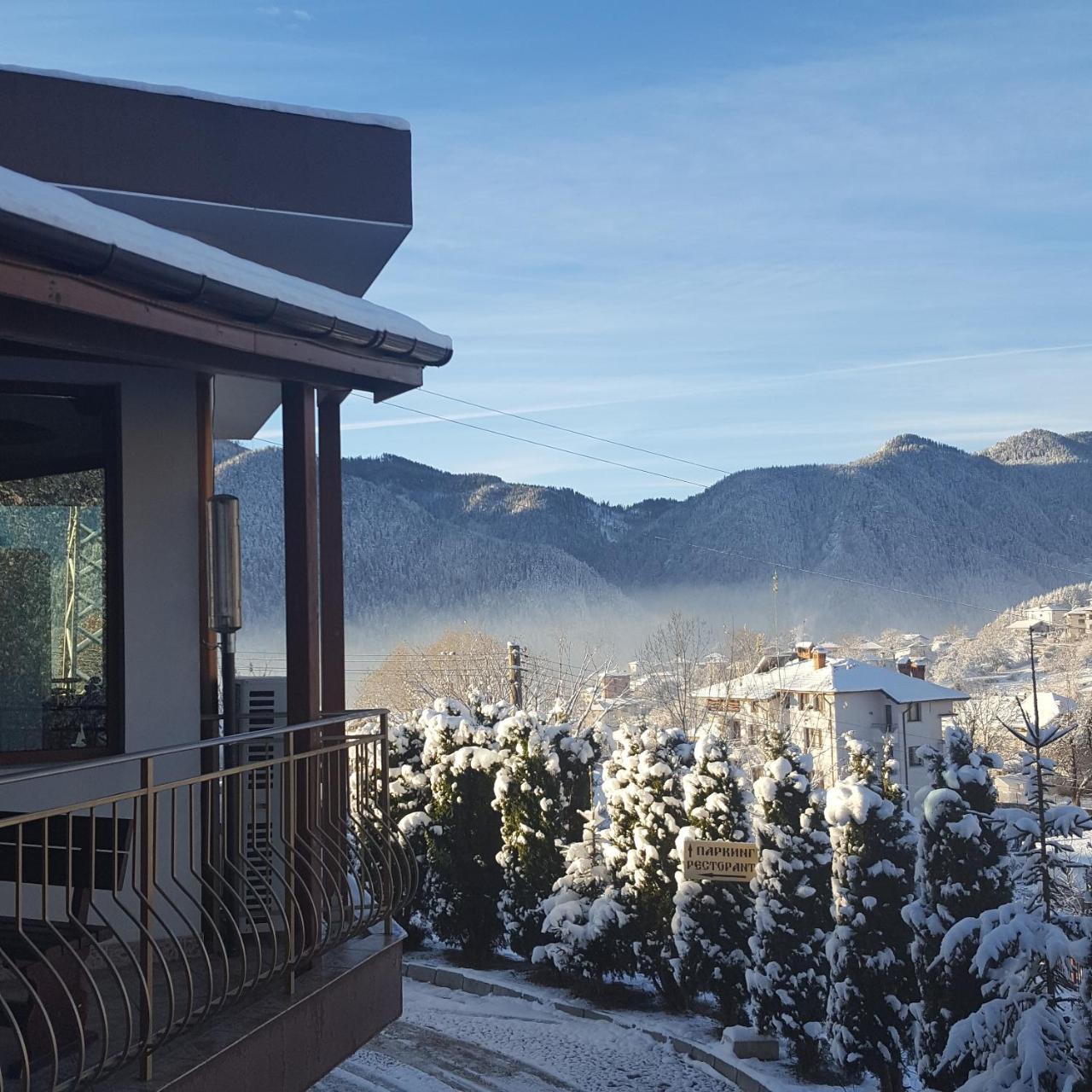 Семеен Хотел Кристал Smolyan Exterior photo