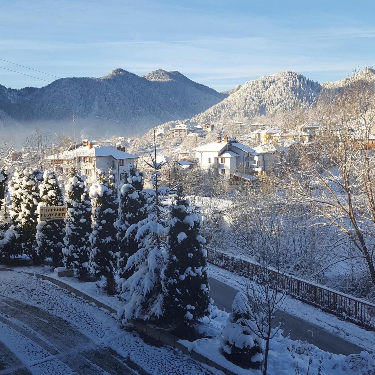 Семеен Хотел Кристал Smolyan Exterior photo